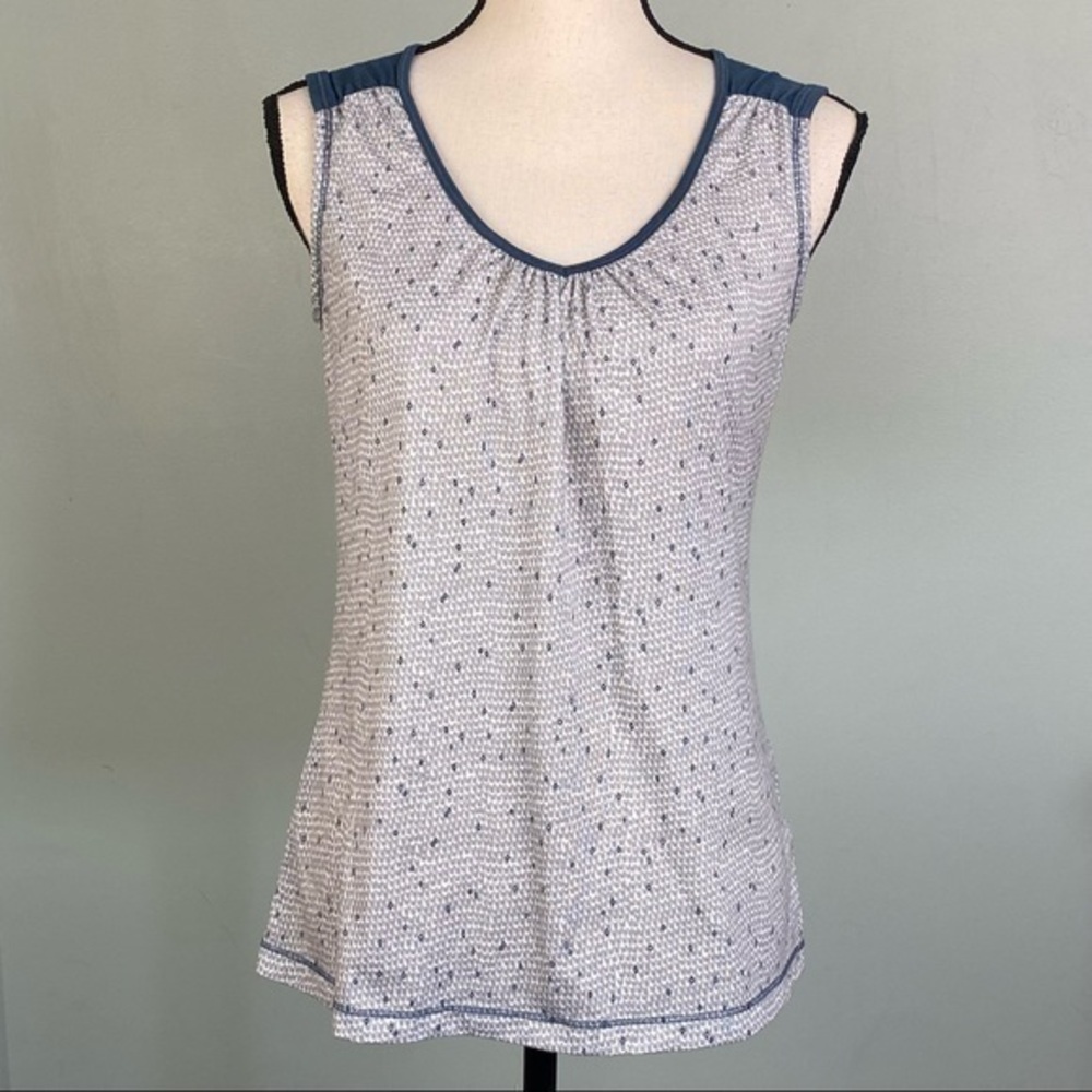 MOUNTAIN HARDWARE grey and white athleisure tank top in size Small. EUC